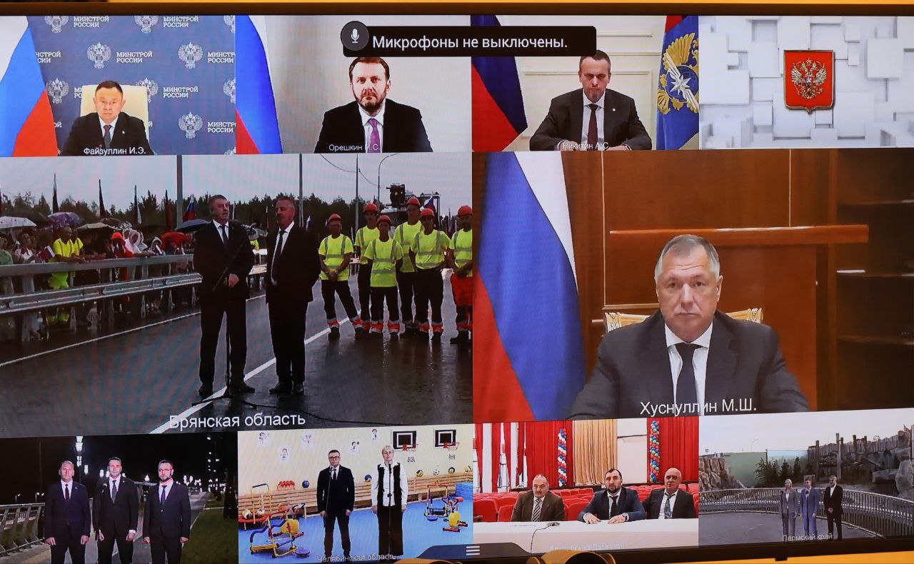 Владимир Путин открыл в режиме ВКС школу в поселке Шамхал.